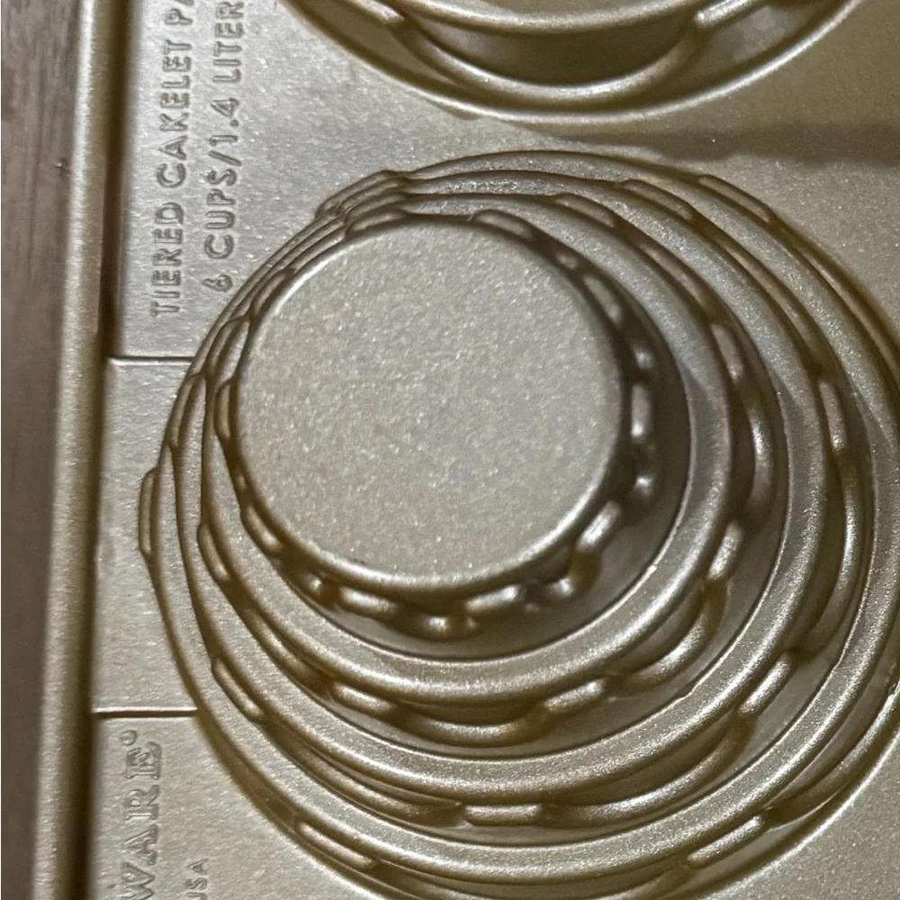 New Nordic Ware Gold Mini Cakelet Cake Pan. - Picture 3 of 4